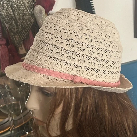 Vintage Cream Crochet Lace Hat - Picture 3 of 14